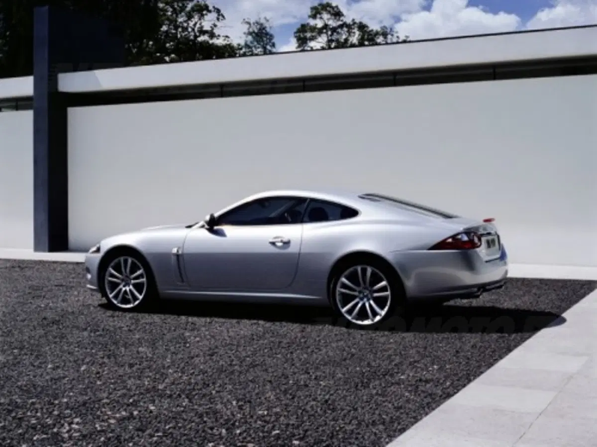 Jaguar XK (7)