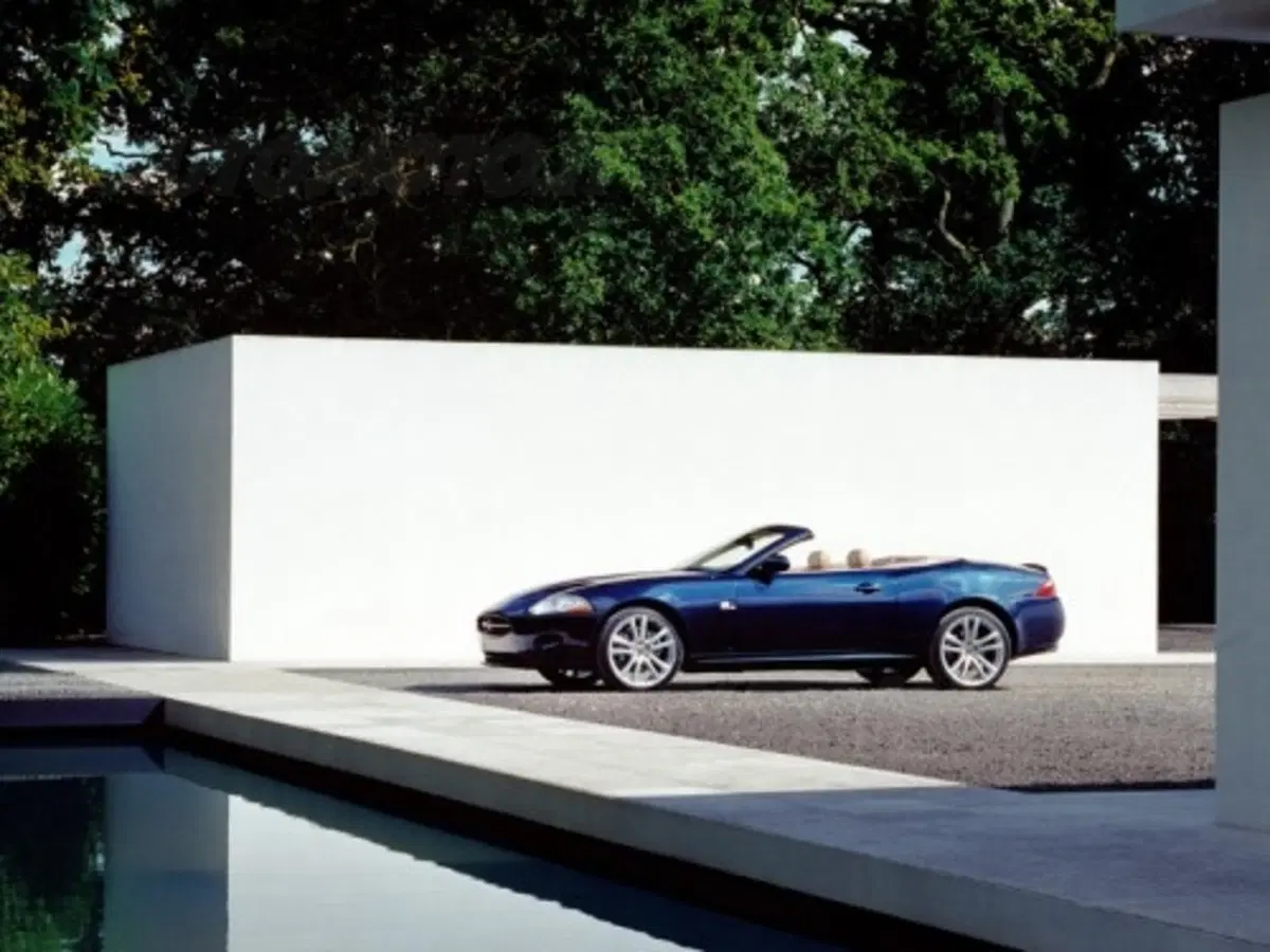 Jaguar XK (9)