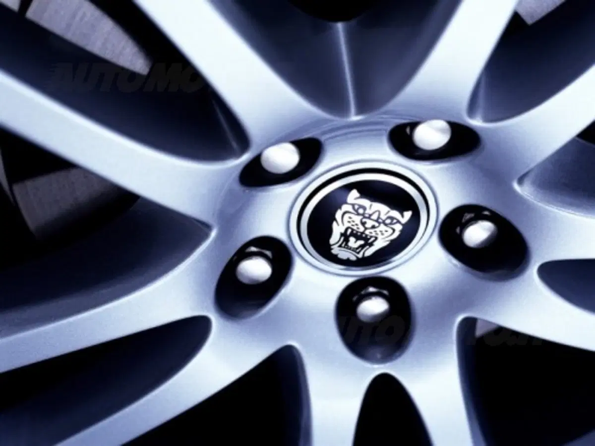 Jaguar XK (17)