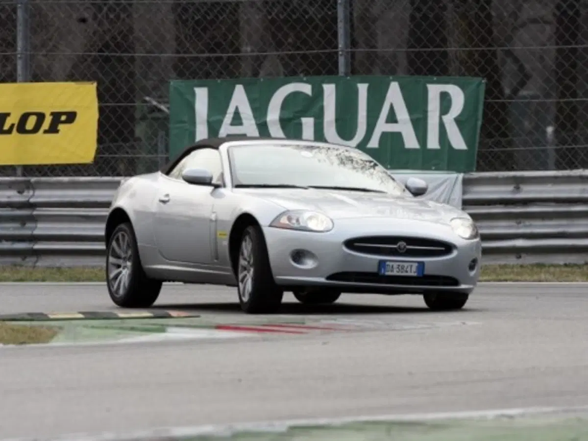 Jaguar XK (33)