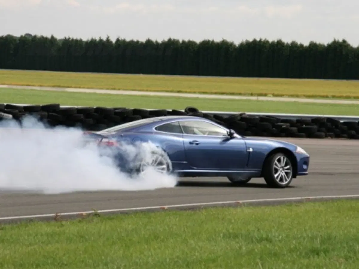 Jaguar XK (42)