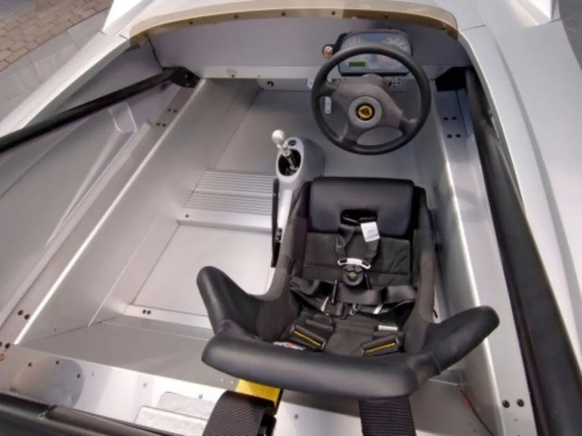 Lotus Circuit Car (7)