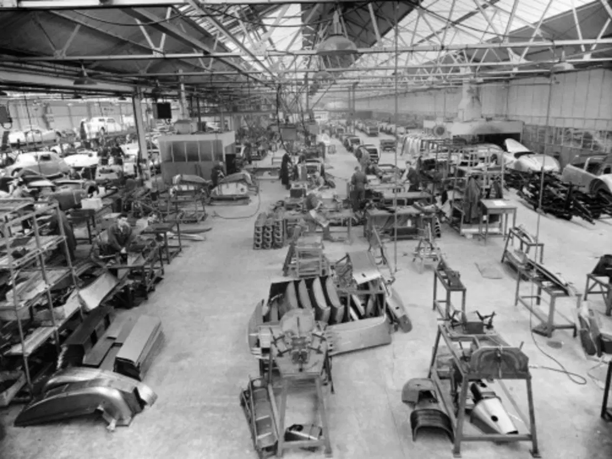 Jaguar: chiude il vecchio impianto di Coventry (4)