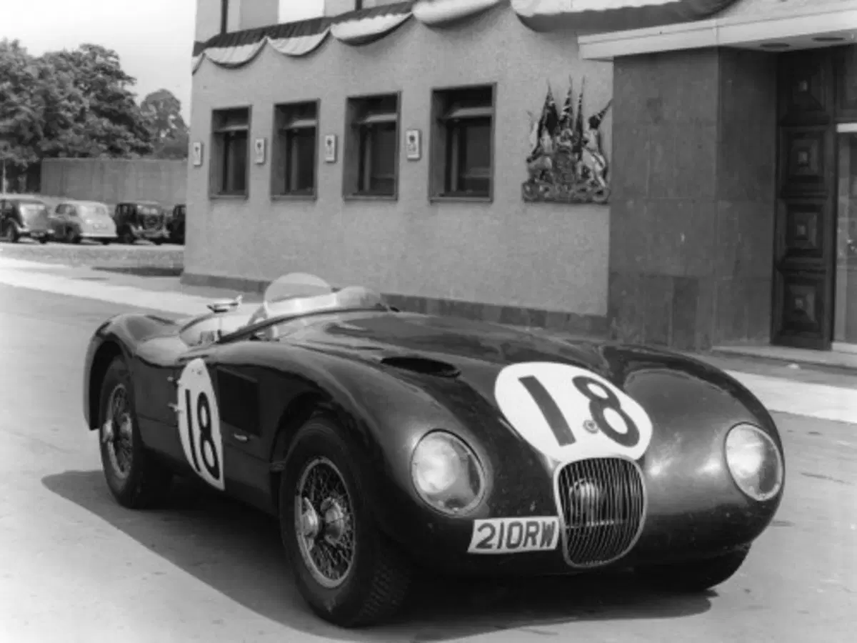 Jaguar: chiude il vecchio impianto di Coventry (6)
