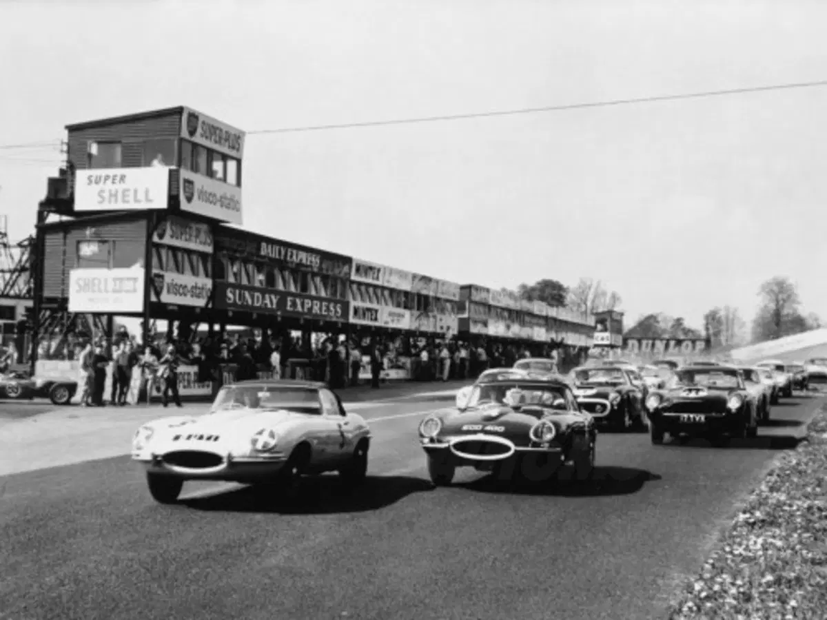 Jaguar: chiude il vecchio impianto di Coventry (35)