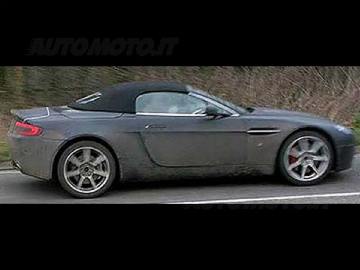 Aston Martin V8 Volante (7)