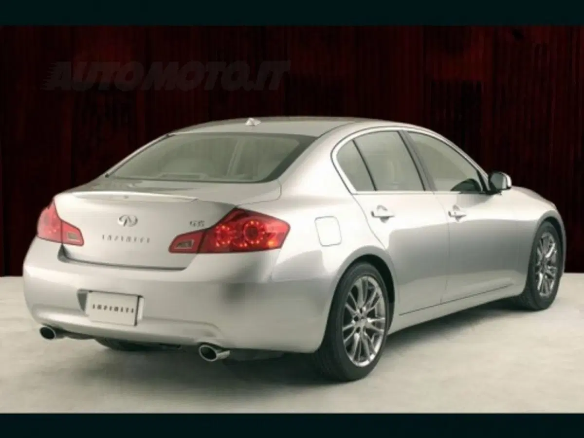 Infiniti G35 (2)