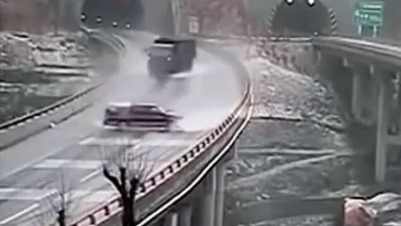 I pericoli dell'aquaplaning: ecco cosa pu&ograve; succedere [Video]