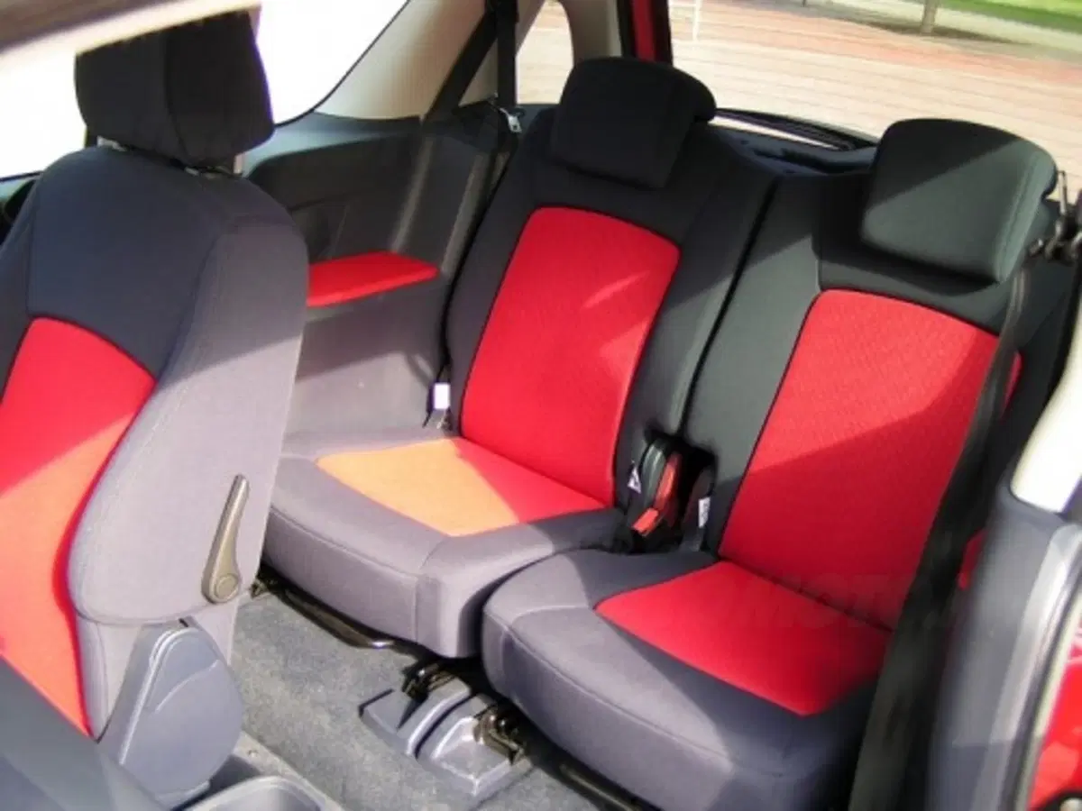 Peugeot 1007 (7)
