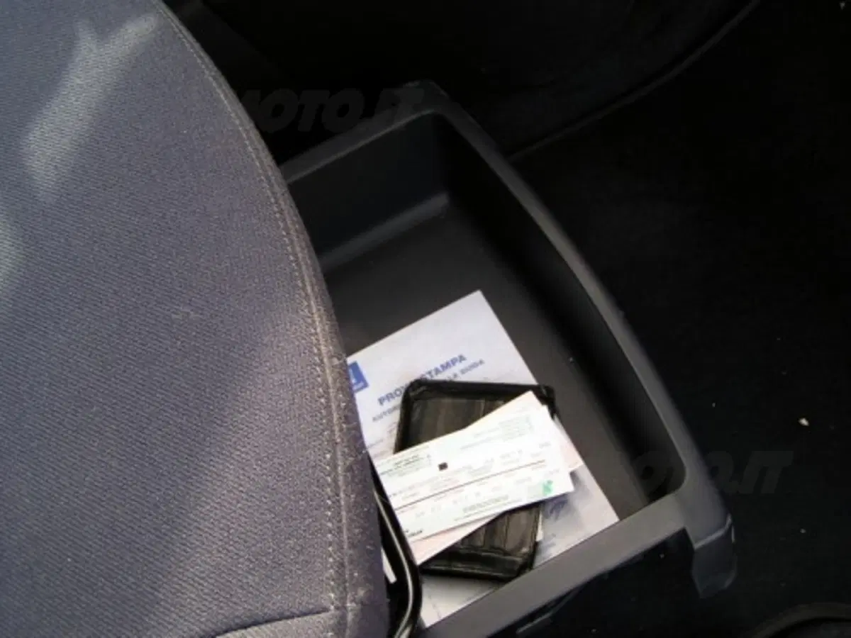 Peugeot 1007 (9)