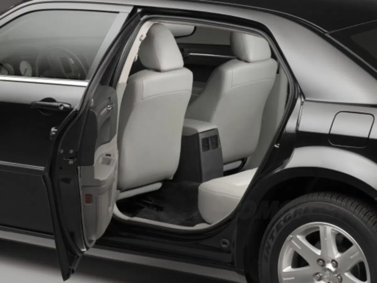 Chrysler 300C Long Wheelbase (2)