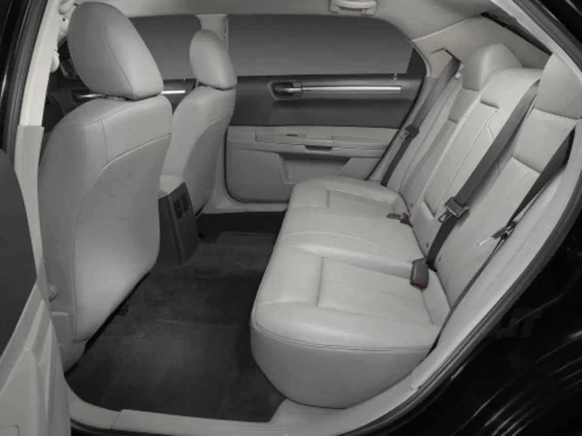 Chrysler 300C Long Wheelbase (3)