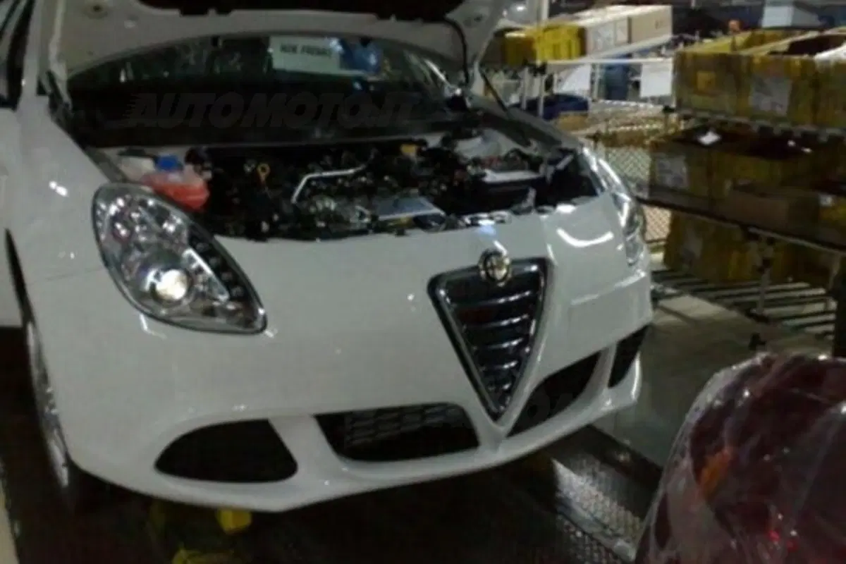 Alfa Romeo Milano (9)