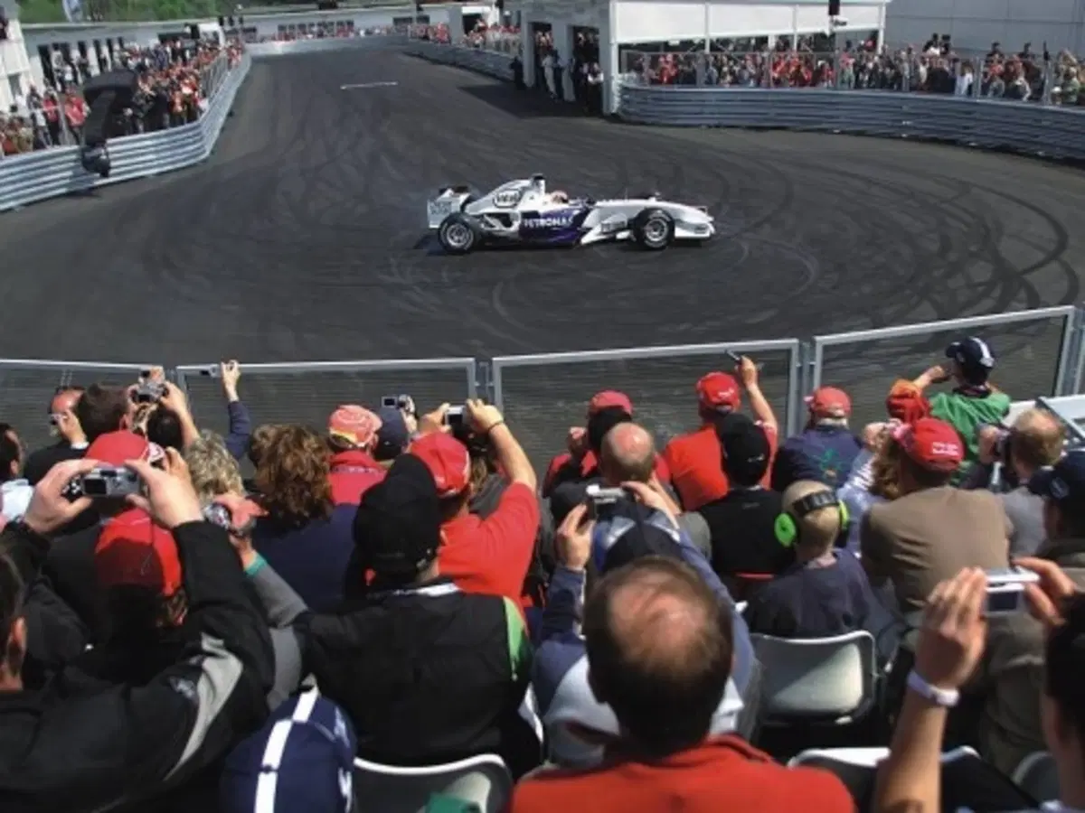 Vela e F1: due mondi che si incontrano in BMW (3)
