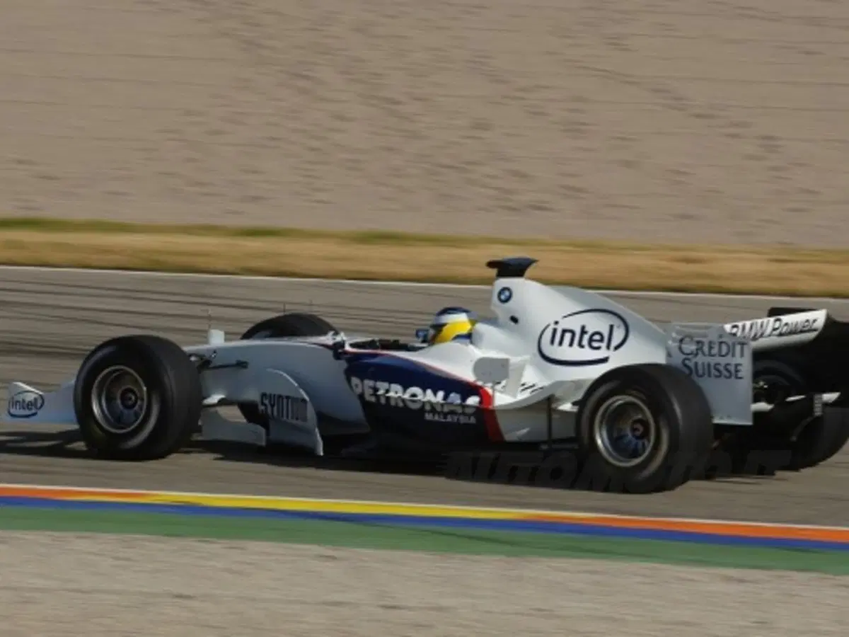Vela e F1: due mondi che si incontrano in BMW (7)