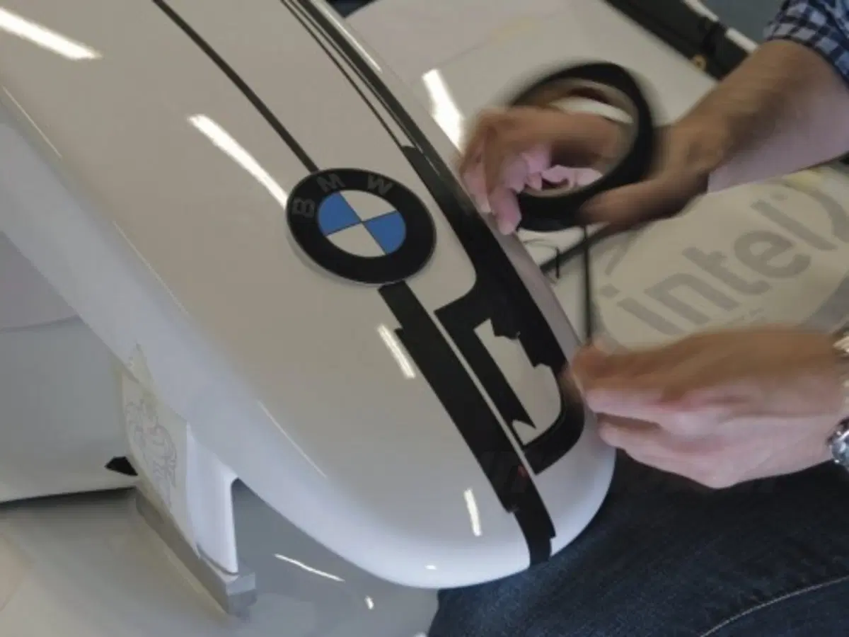 Vela e F1: due mondi che si incontrano in BMW (10)