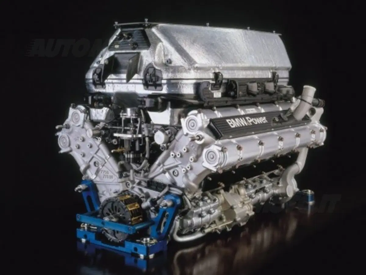 Vela e F1: due mondi che si incontrano in BMW (12)