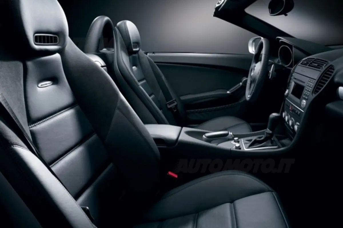 Mercedes SLK 55 AMG restyling (8)