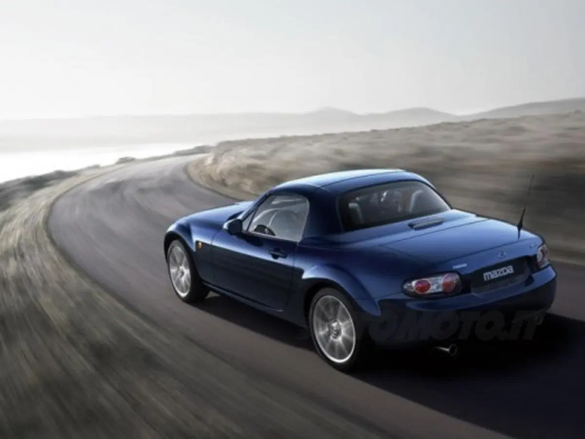 Mazda MX-5 Roadster-Coupé (11)