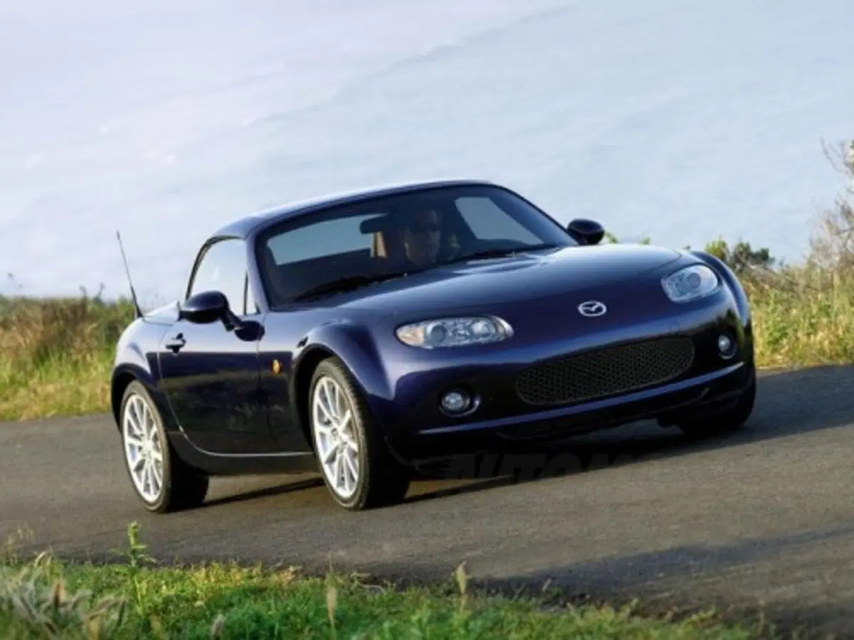 Mazda MX-5 Roadster-Coupé (17)