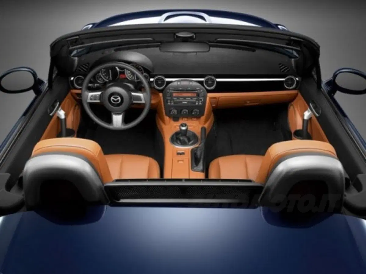 Mazda MX-5 Roadster-Coupé (24)