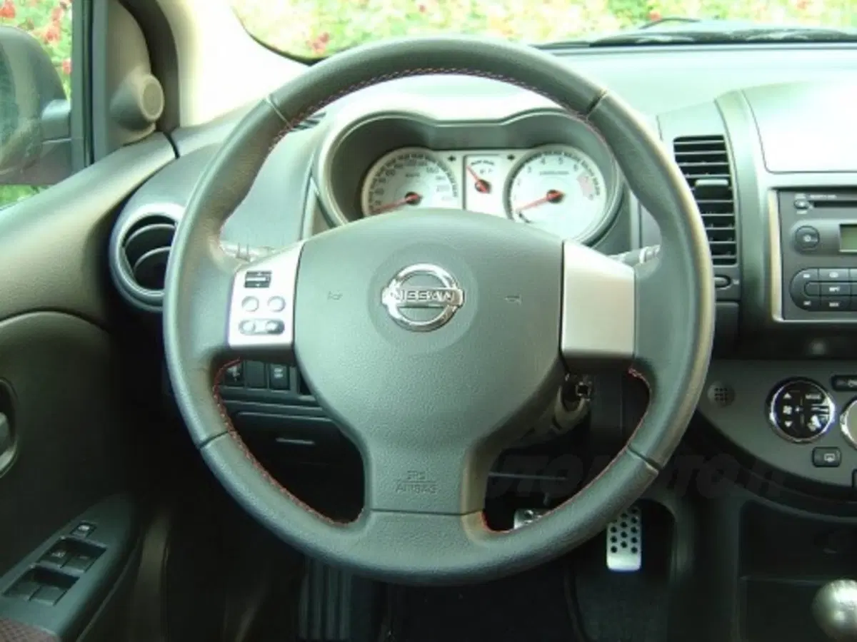 Nissan Note (5)