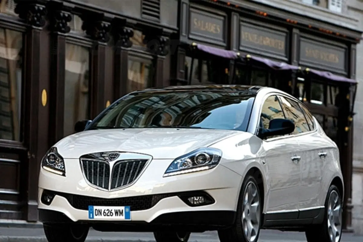 Nuova Lancia Delta (20)