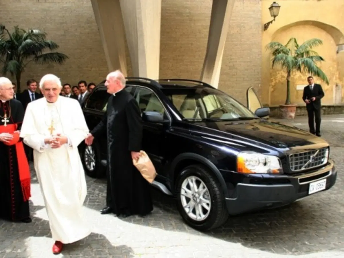 Una Volvo XC-90 per il Papa