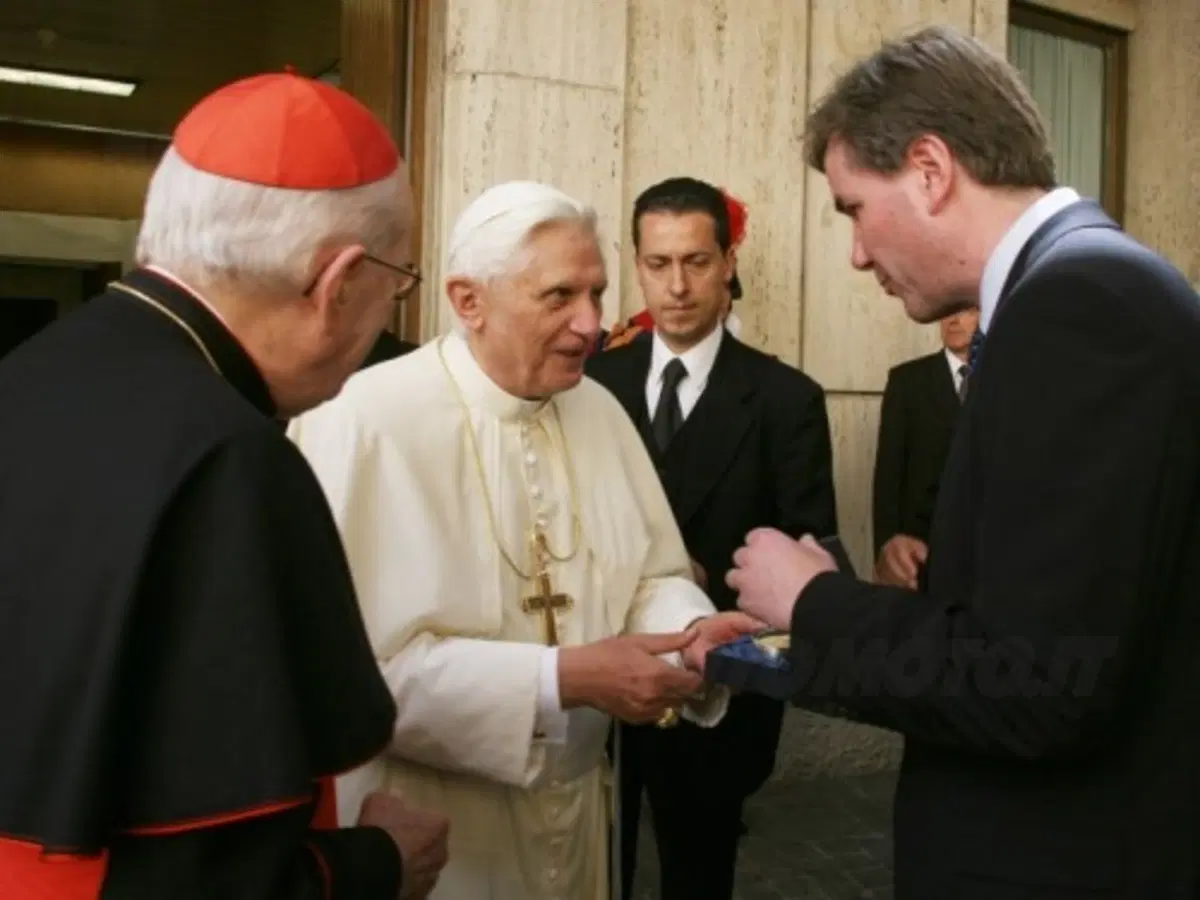Una Volvo XC-90 per il Papa (3)