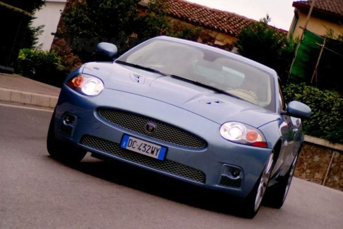 Jaguar XKR (2)