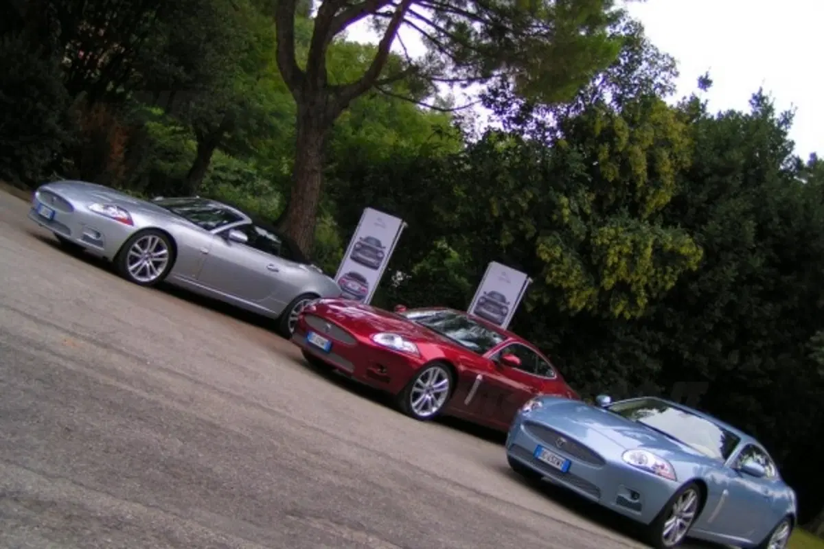Jaguar XKR (4)