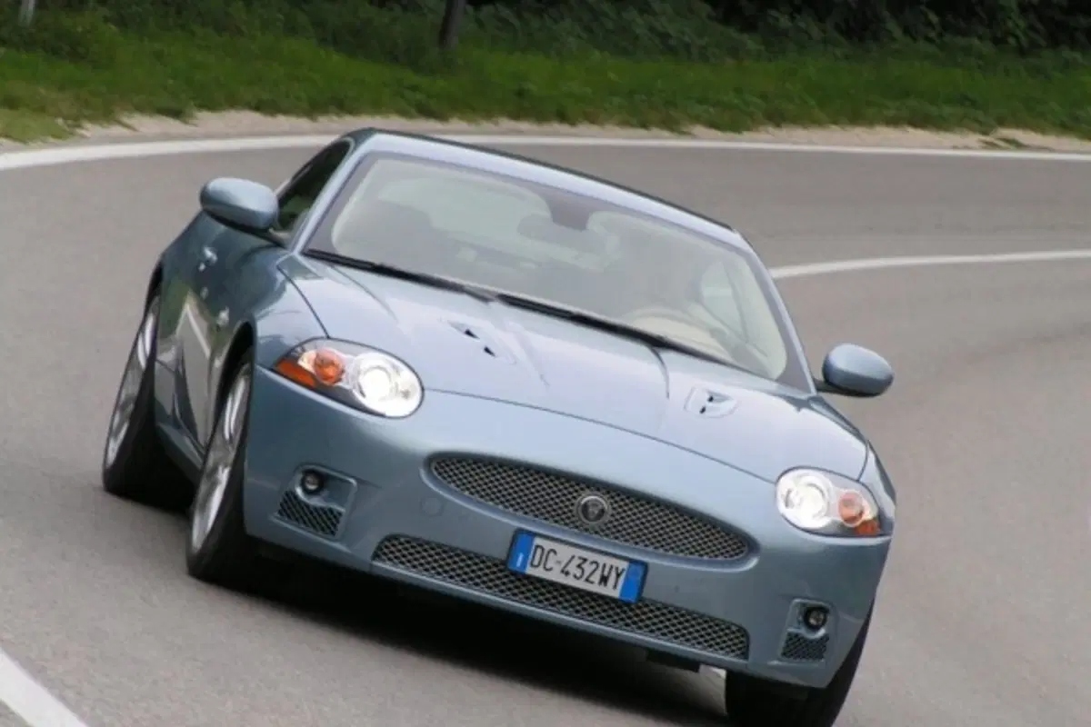 Jaguar XKR (11)