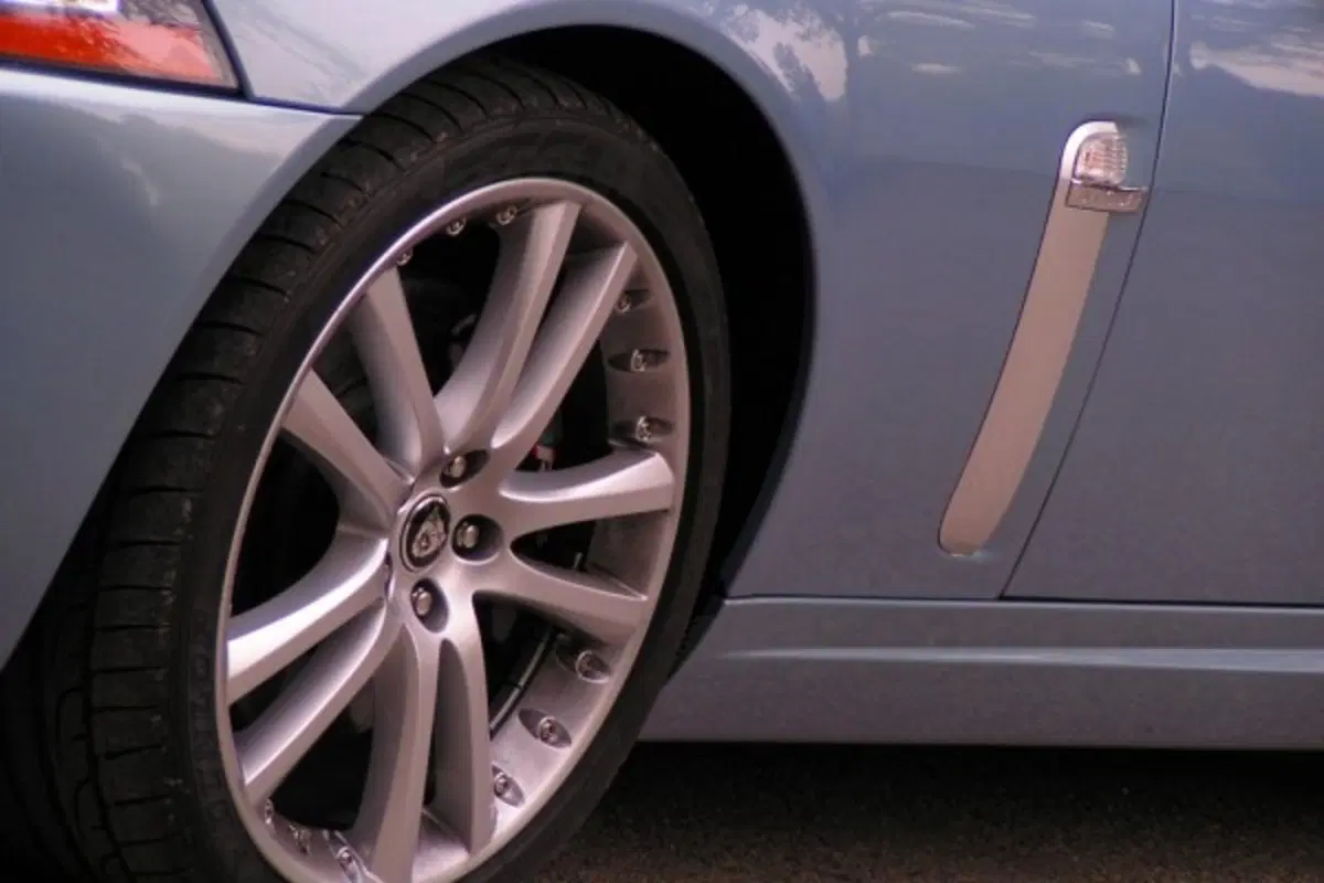 Jaguar XKR (15)