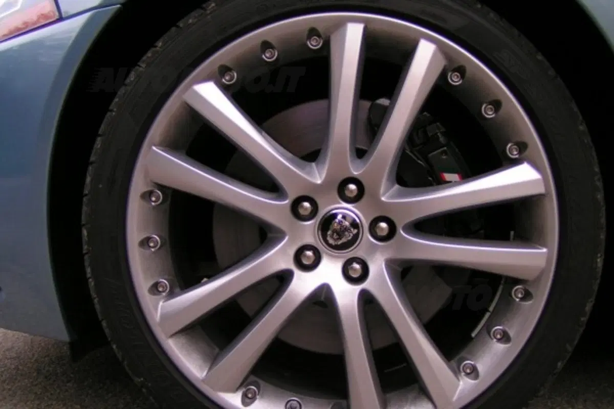 Jaguar XKR (23)