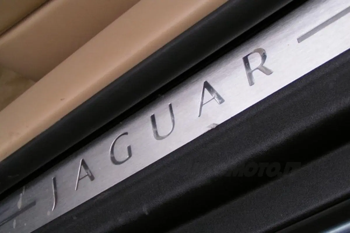 Jaguar XKR (25)