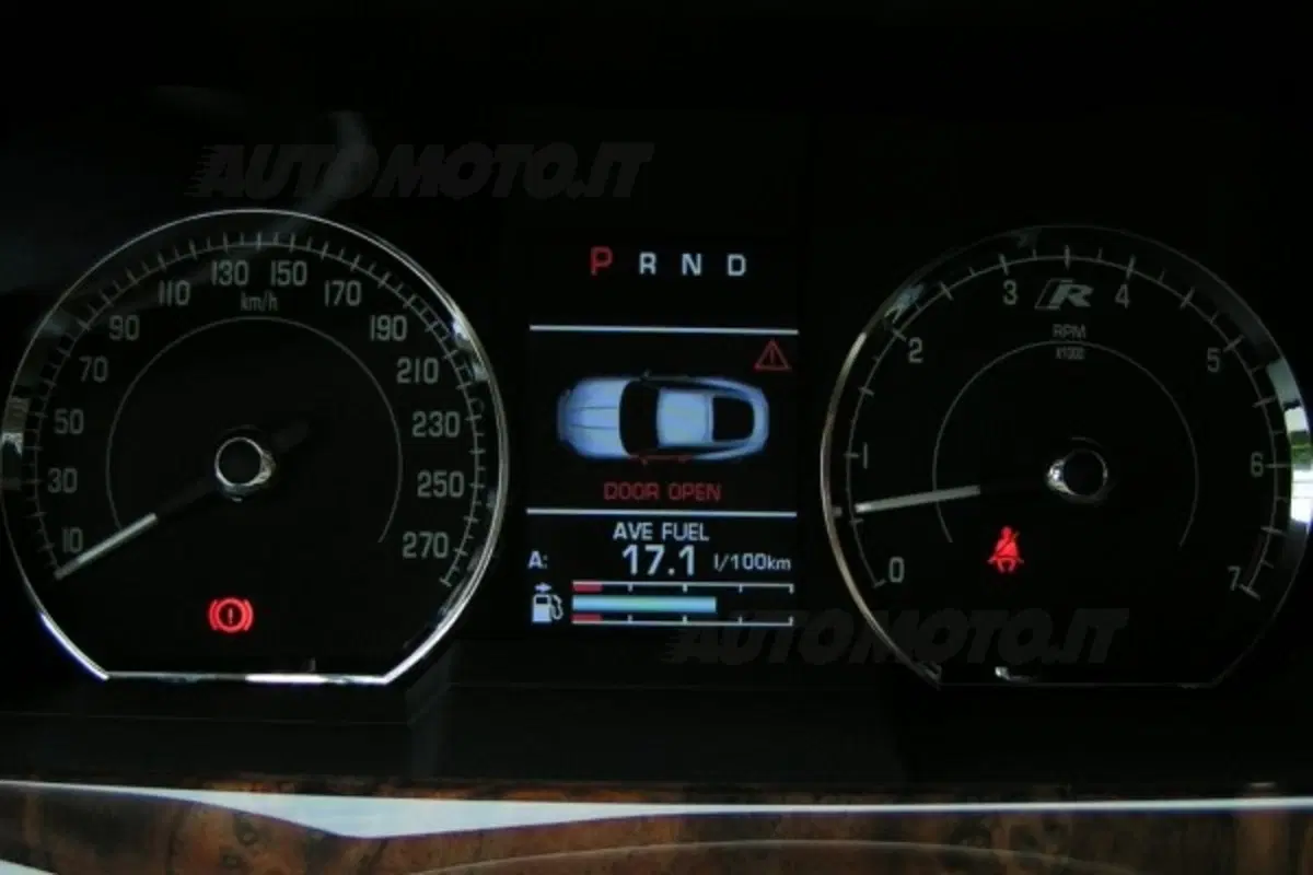 Jaguar XKR (27)