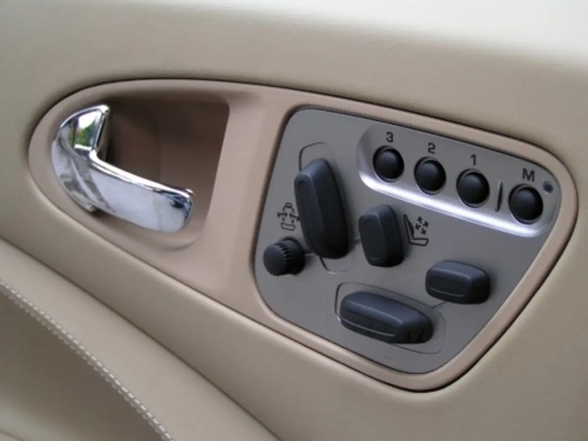 Jaguar XKR (40)
