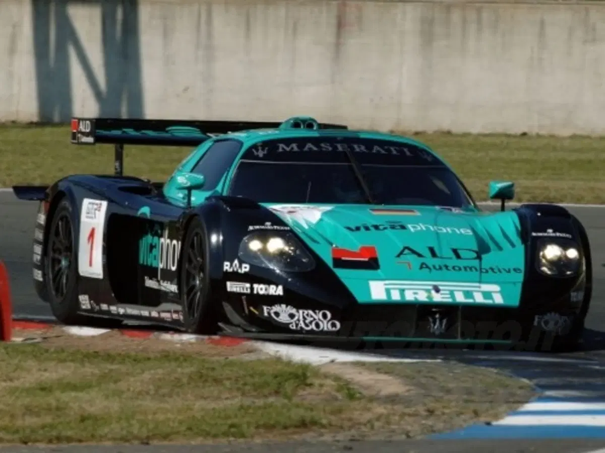 FIA GT, Oschersleben: doppietta Maserati MC12 (3)