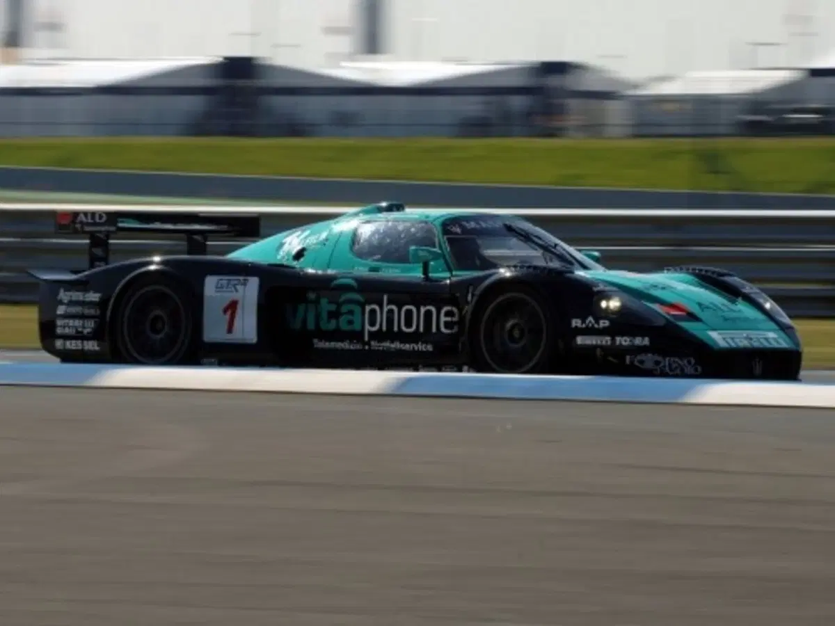 FIA GT, Oschersleben: doppietta Maserati MC12 (4)