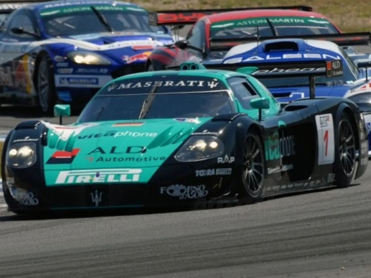 FIA GT, Oschersleben: doppietta Maserati MC12 (8)