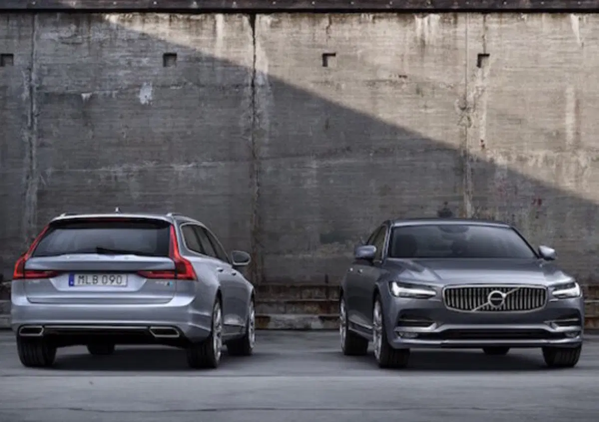 Volvo: la Serie 90 con tecnologia V2V entro l'anno