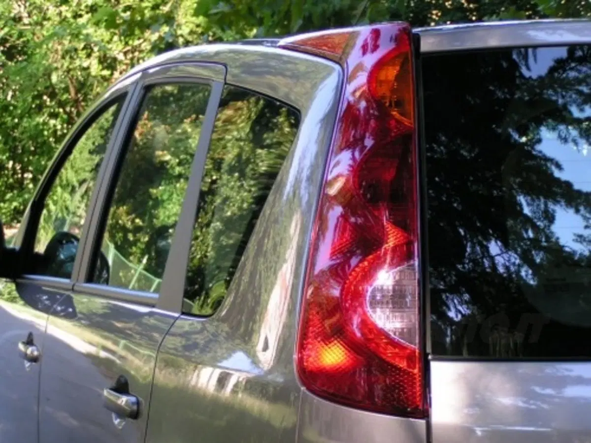 Nissan Note (2)