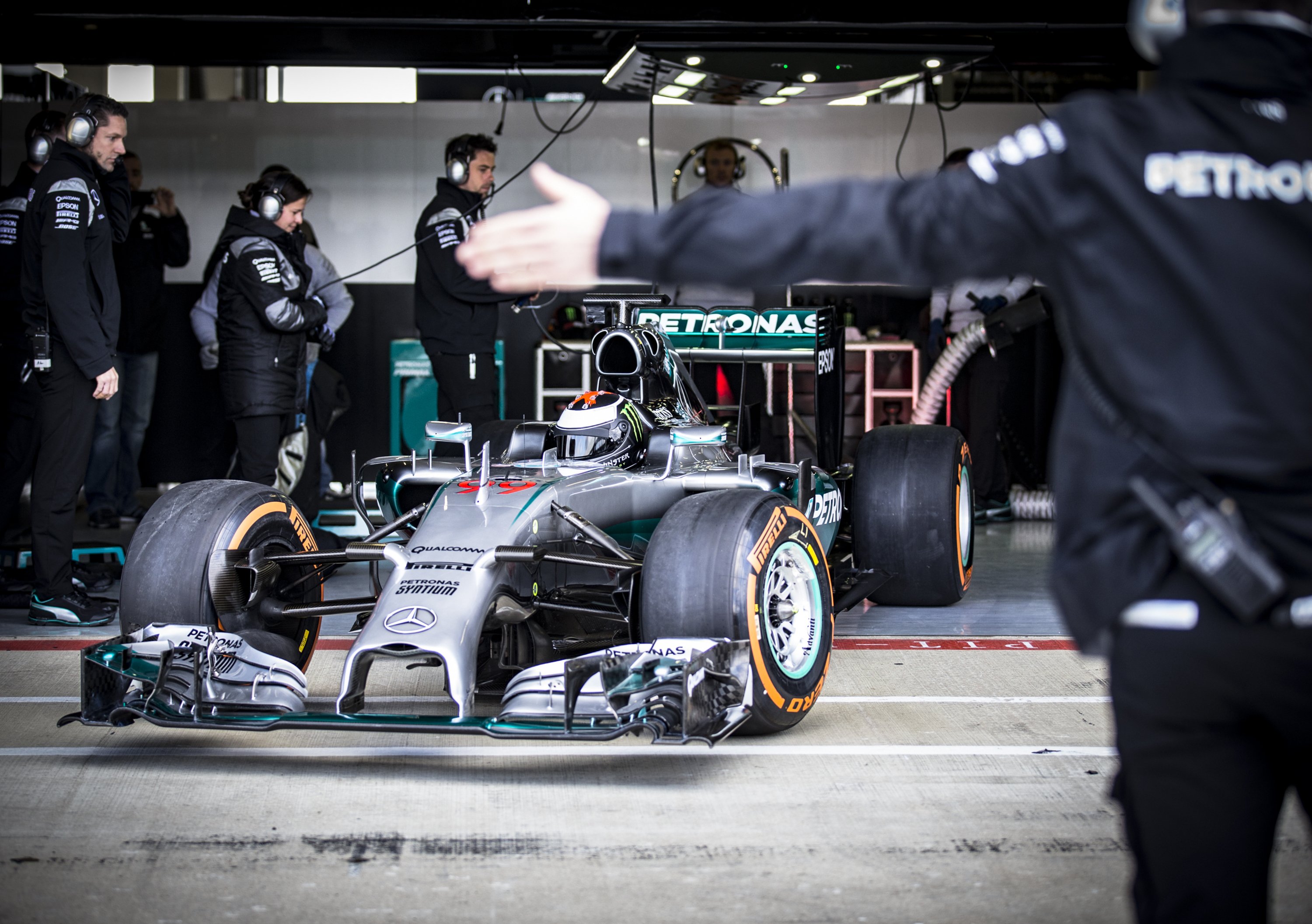 F1, Lorenzo in pista con la Mercedes W05 Hybrid di Hamilton