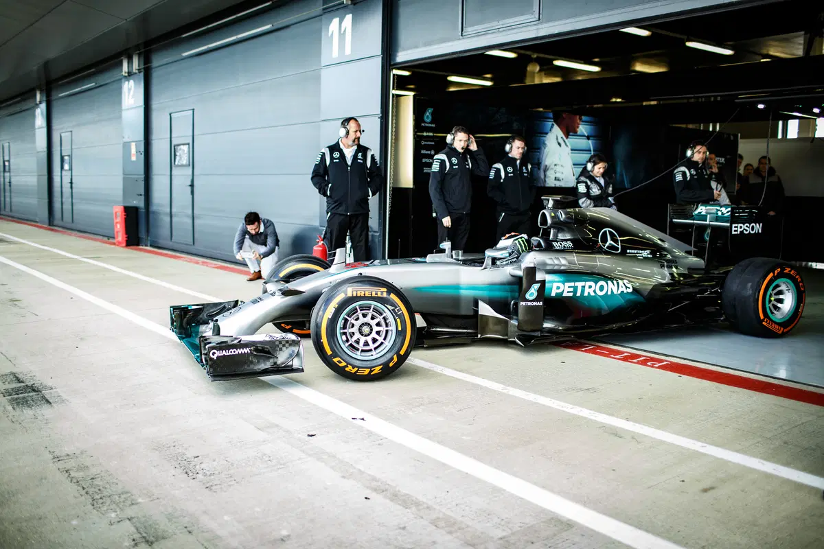 F1, Lorenzo prova la Mercedes W05 Hybrid di Hamilton (2)