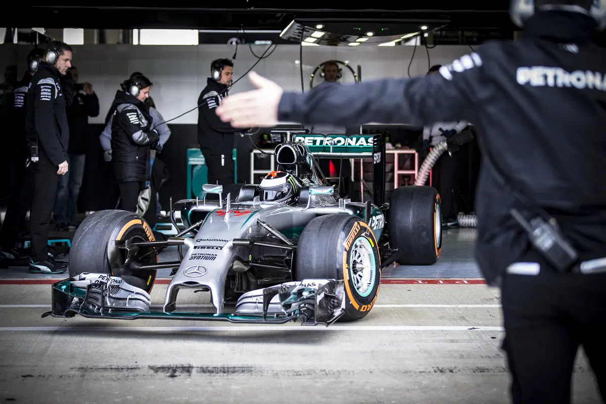 F1, Lorenzo prova la Mercedes W05 Hybrid di Hamilton (3)