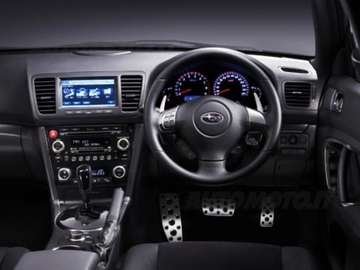 Subaru Legacy STI (4)