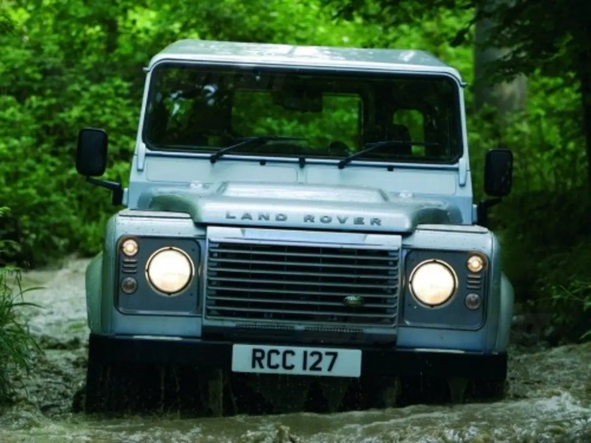 Land Rover Defender restyling (11)