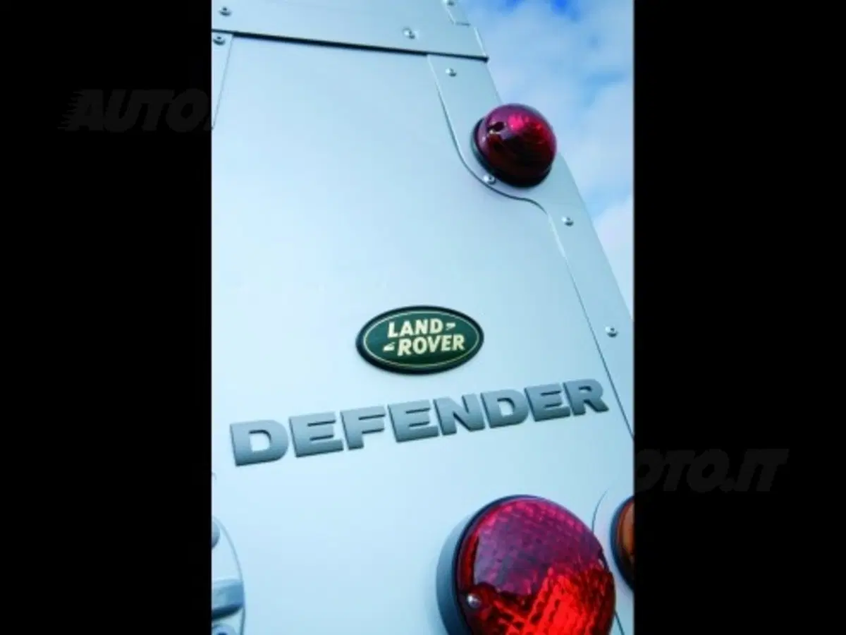 Land Rover Defender restyling (12)
