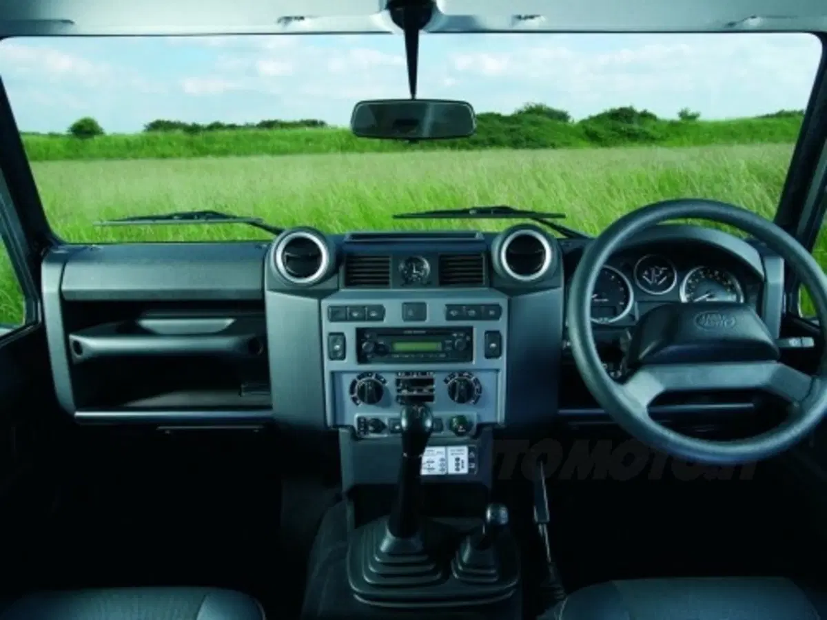 Land Rover Defender restyling (13)