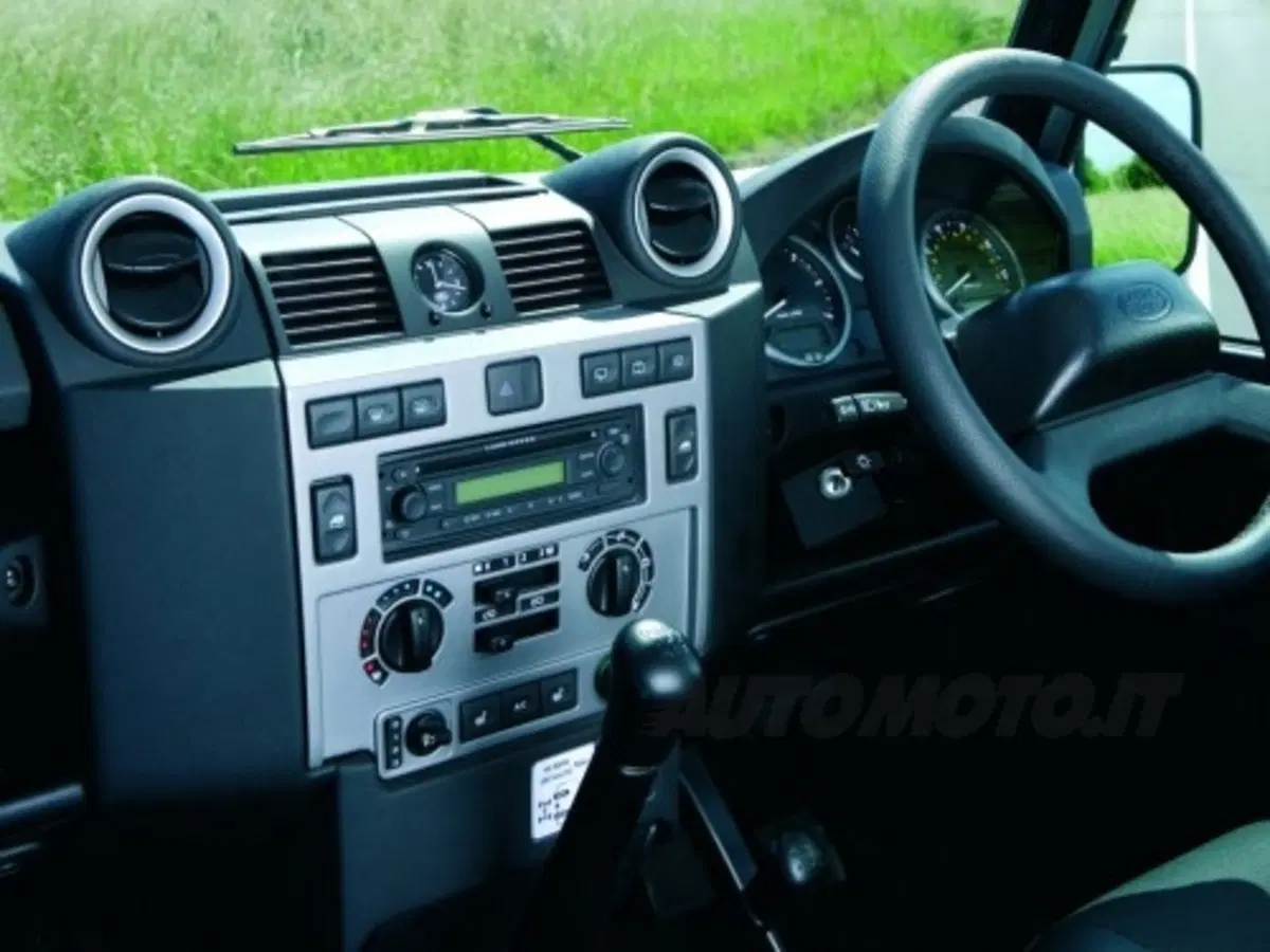 Land Rover Defender restyling (14)